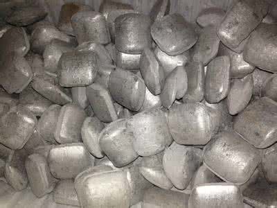 一位發(fā)言人表示，巴西淡水河谷（Vale）正在重新評估其在新喀里多尼亞虧損的鎳業(yè)務(wù)，這是上月新上任的首席執(zhí)行官Fabio Schvartsman對表現(xiàn)不佳資產(chǎn)進行廣泛考核的一部分。